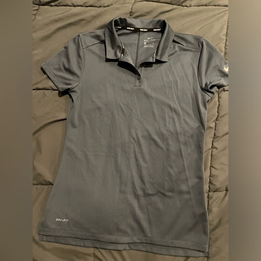 Excellent condition, Nike dri-fit golf shirt. Women’s size small